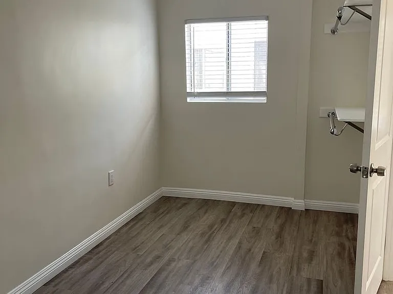 1415 S Marengo Ave. — Photo 9