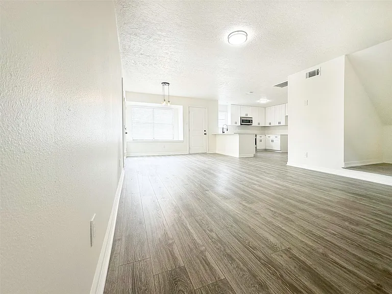 9843 Stableway Dr — Photo 11