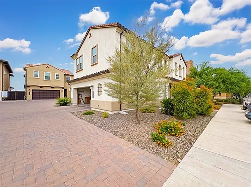 2345 W Gloria Ln Photo 1
