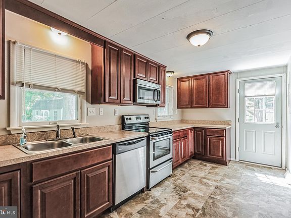 3rd image of 47945 Mary Lynn Dr