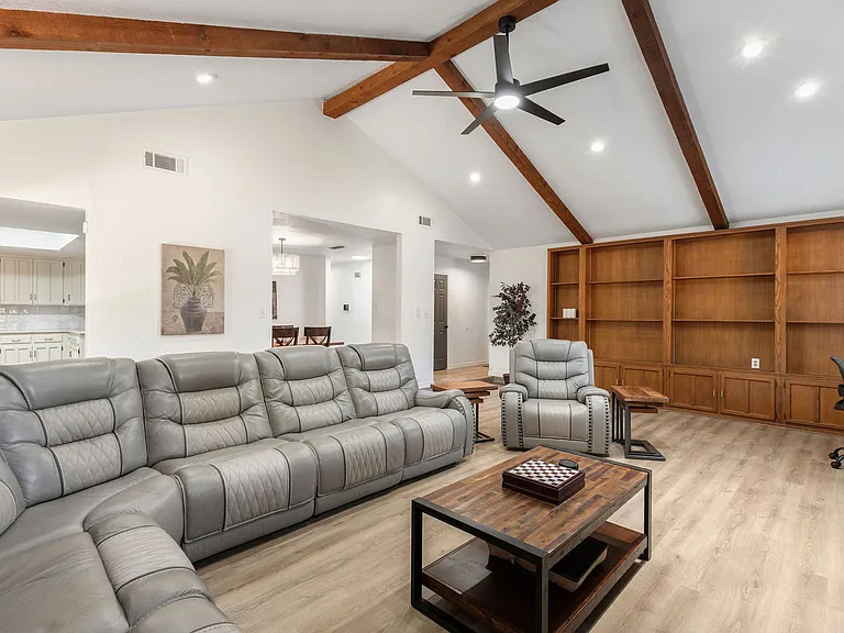 110 Forest Cir — Photo 12