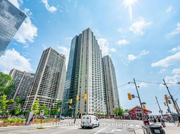 99 Harbour Sq #606, Toronto, ON M5J 2H2