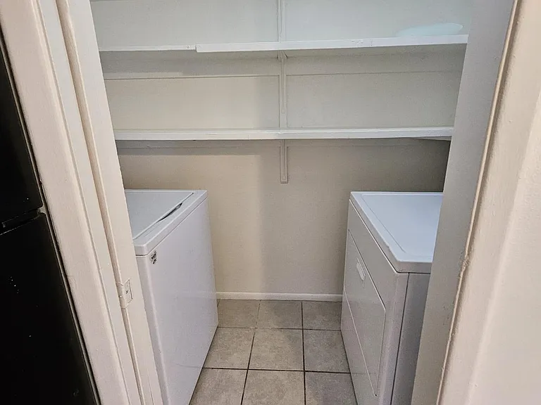 521 Palomas Dr SE #A — Photo 11