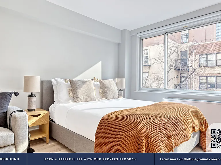 340 E 51st St #4J — Photo 9