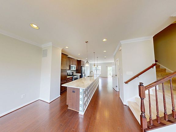 4th image of 3616 Summer House St