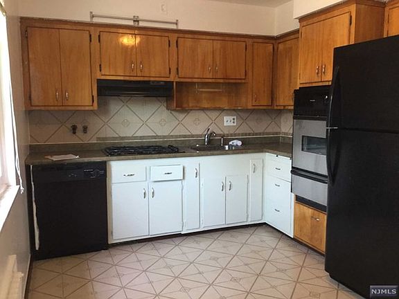 2nd image of 2201 Mackay Ave #2