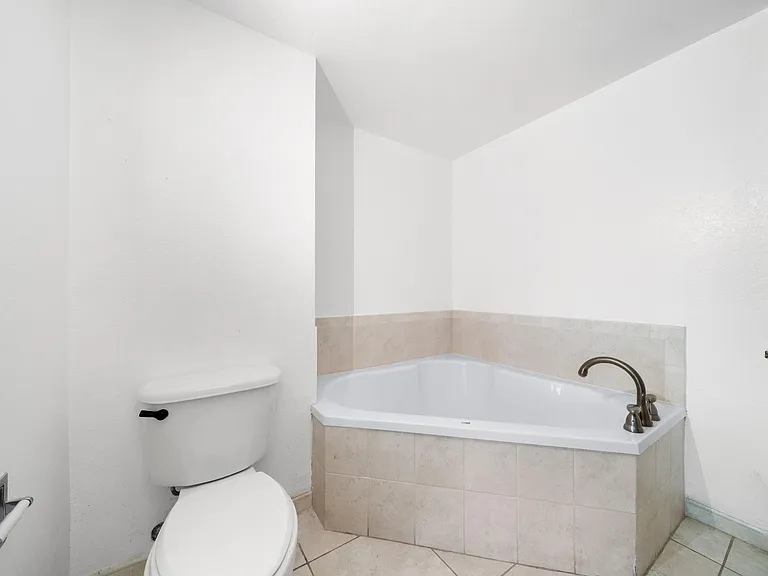 1830 Radius Dr #405 — Photo 7