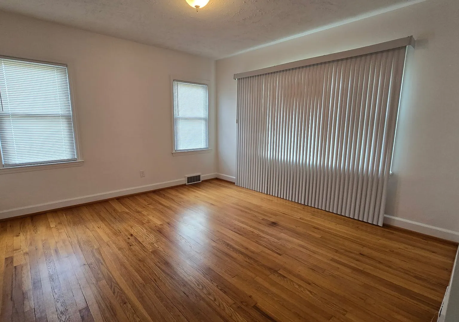 Beautiful Brick home for rent! 4 Bedroom 2 Bathroom home in Canton — Photo 4