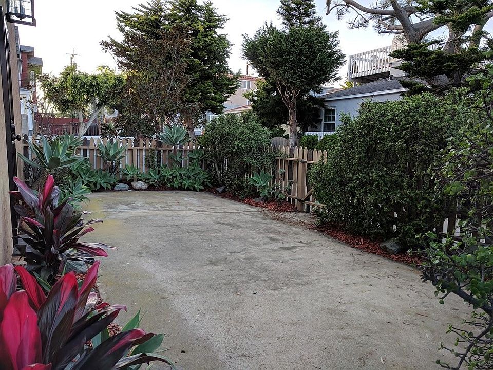 Large Landscaped Patio all to Yourself