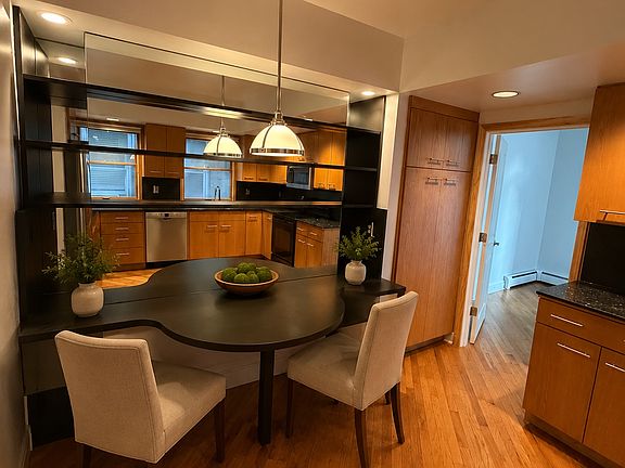 2nd image of 389 Woodlawn Ave Floor 1