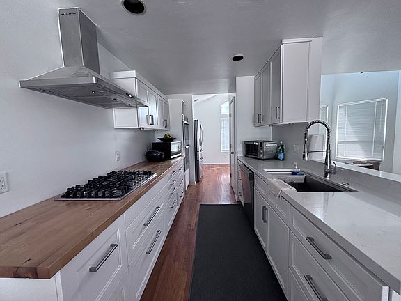 KITCHEN FACING BREAKFAST NOOK 2