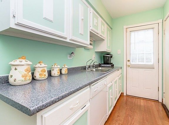 3rd image of 9408 Bay Colony Dr