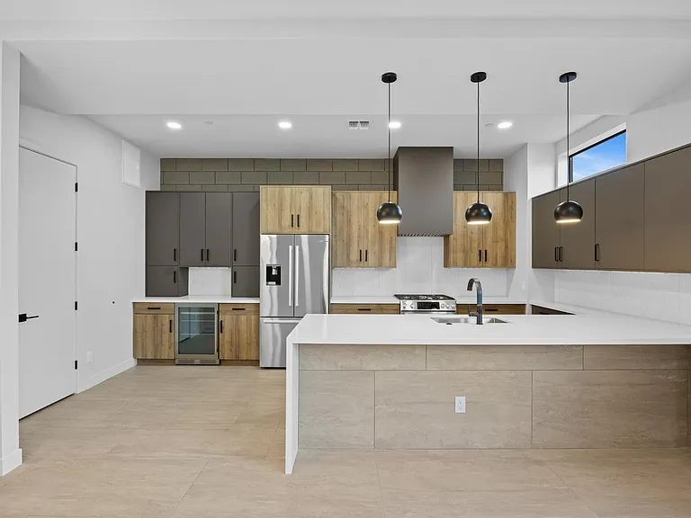 377 E Windsor Ave #5 — Photo 4