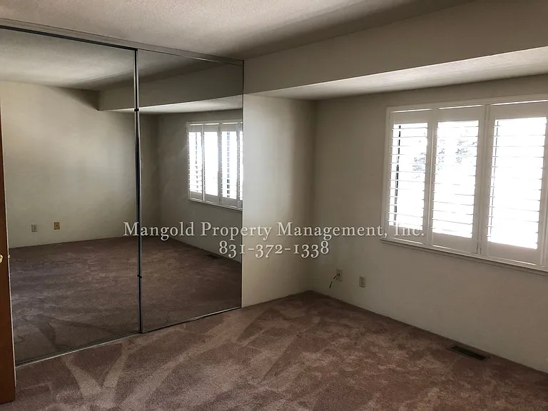 Huckleberry Hill Apartments — Photo 8