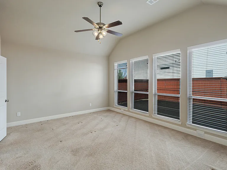15609 Canyon Rdg — Photo 18