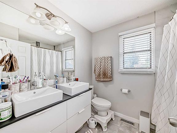 4th image of 442 Templeview Dr NE #1
