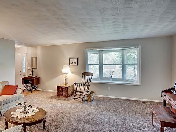 3rd image of 152 Finsbury Ln