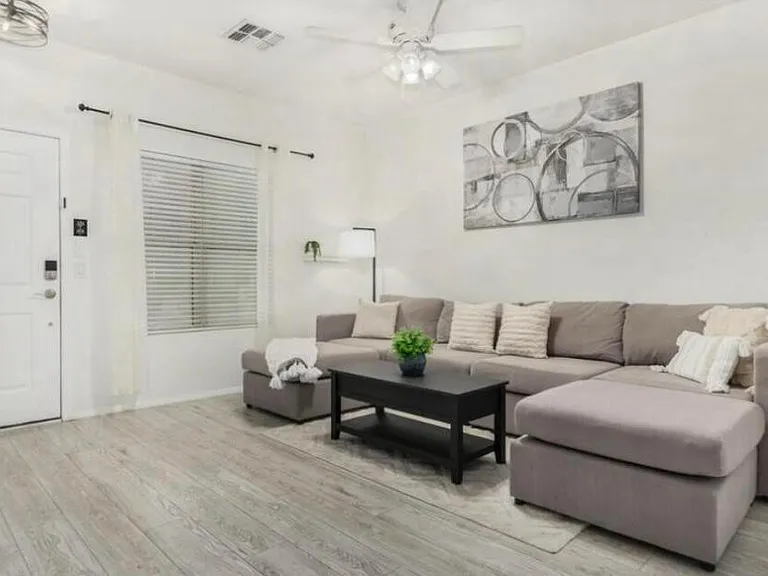 1886 E Don Carlos Ave #139 — Photo 2