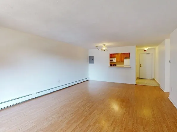 32 Whites Ave #D22, Watertown, MA 02472