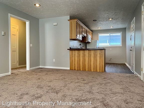 3rd image of 409 E Woodlawn Ave APT 6