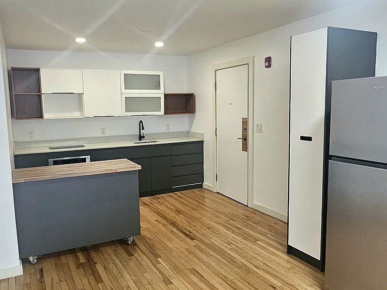 35 Springside Ave #1B — Photo 1