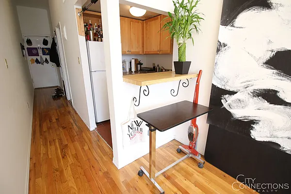 Rented by City Connections Realty | media 12