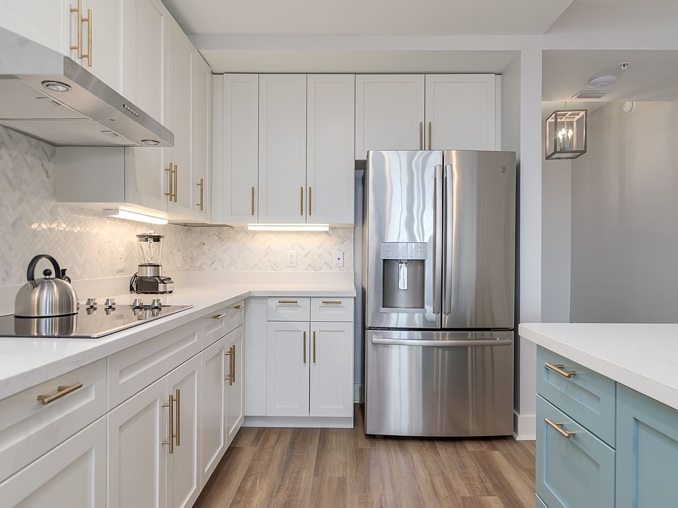 Large Kitchen Workspace