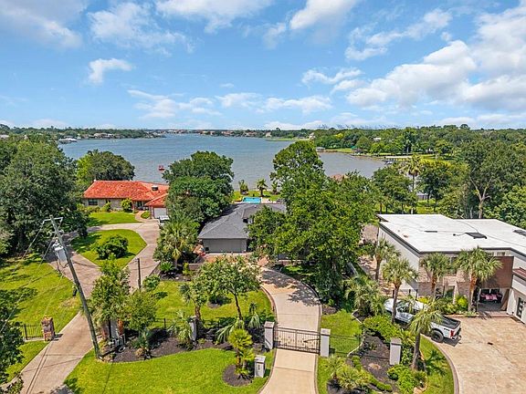 3rd image of 217 Lakeshore Dr