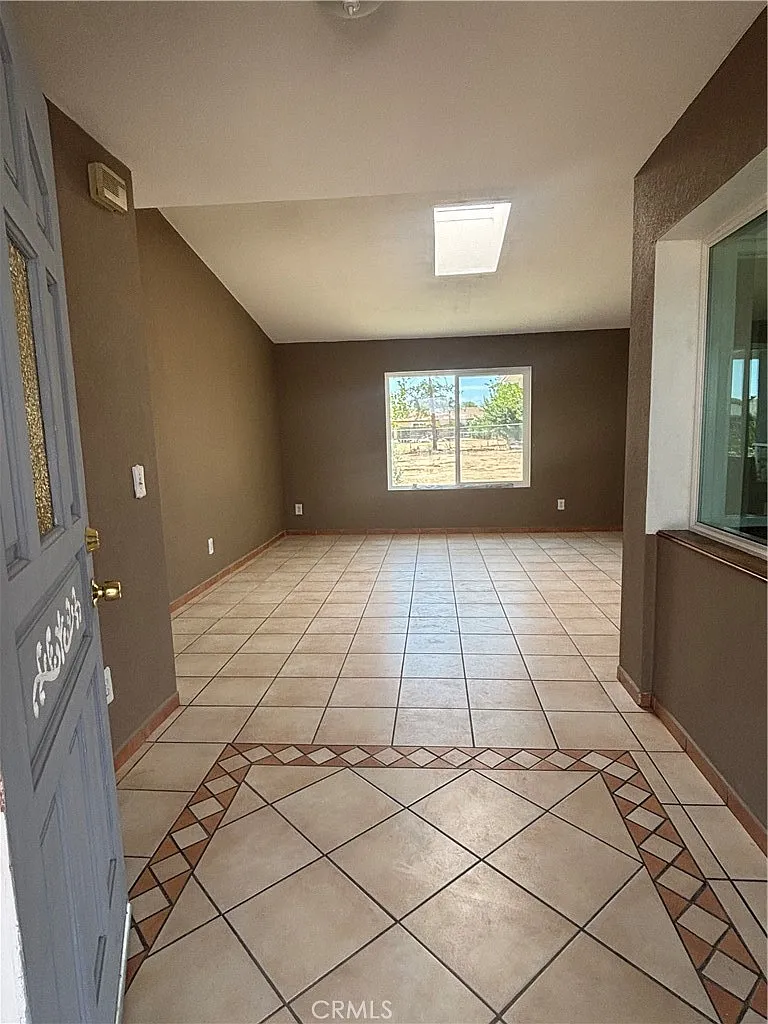 3 bed, 1600 sqft, $2,500 — Photo 4