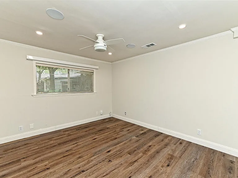 2709 49 1/2 St — Photo 17