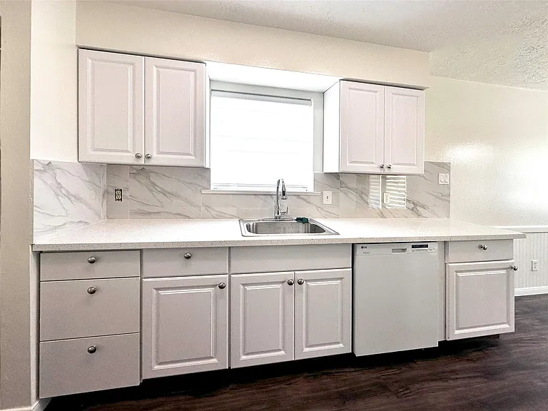 9270 Theysen Dr — Photo 12