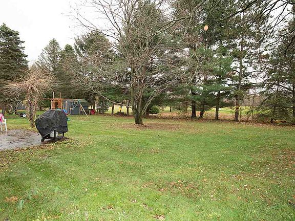 5th image of 30 Mountain View Dr