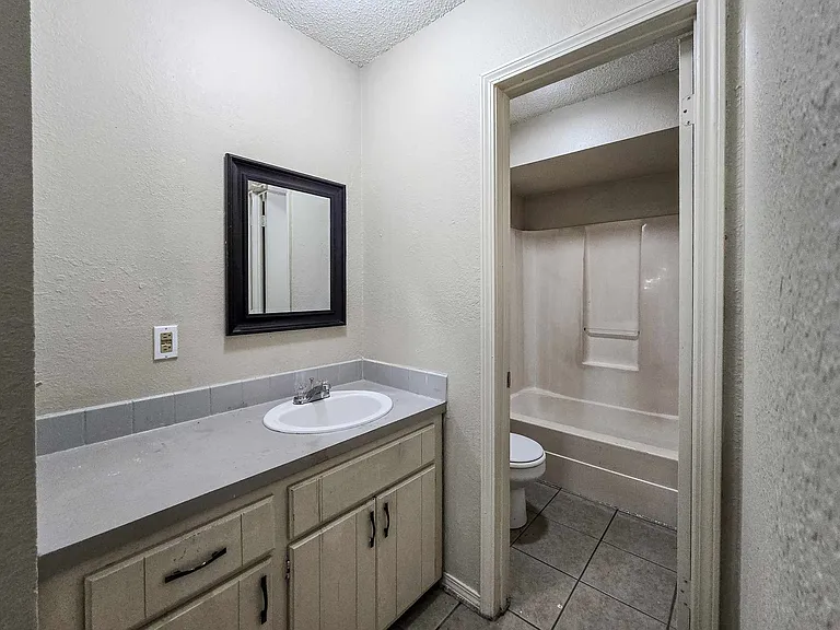 100 NE 2nd St #3 — Photo 7