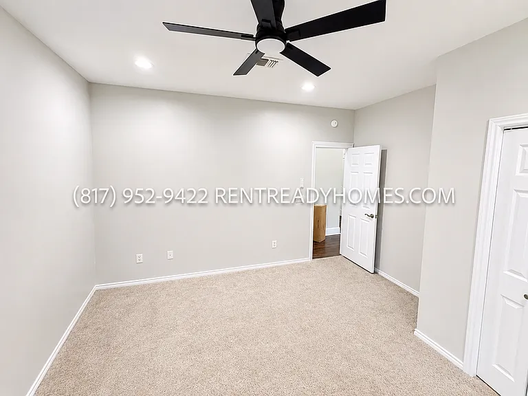 4901 Lakeside Dr — Photo 14