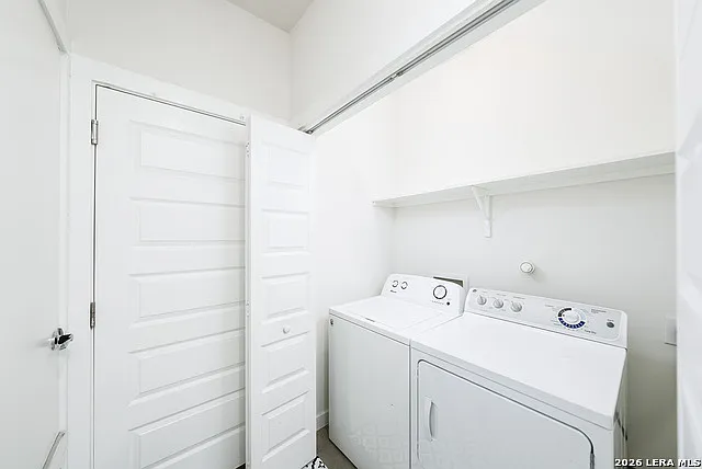 1150 N Olive St — Photo 29