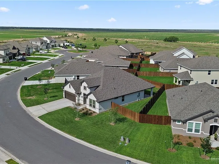 13813 Belle Ct — Photo 23