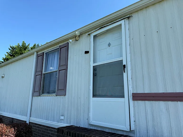 2471 Albany Dr — Photo 2