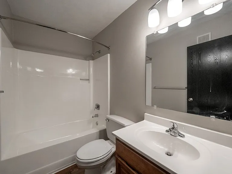 515-519 Rebecca Ave — Photo 12