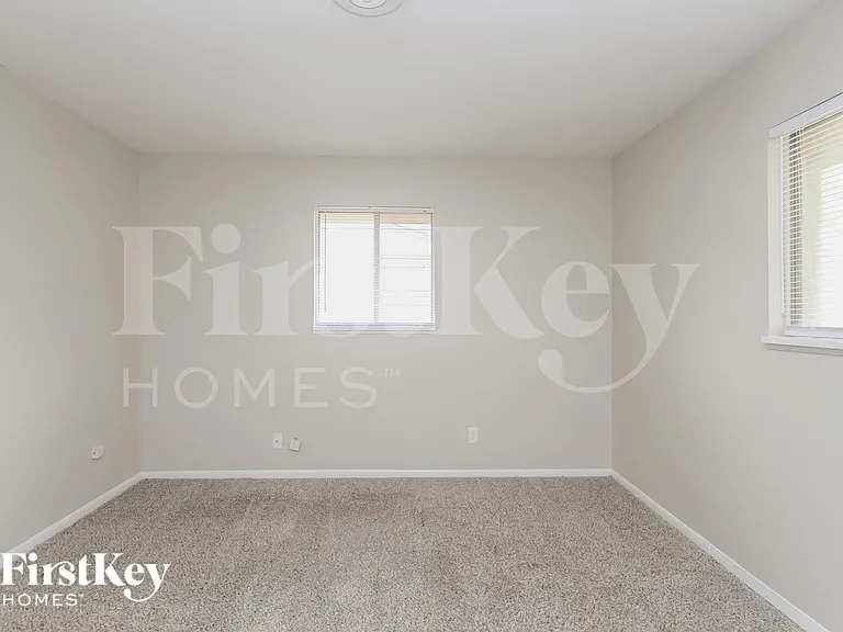 221 Grovewood Dr — Photo 14
