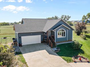 2121 Pauline Cir, Belle Fourche, SD 57717