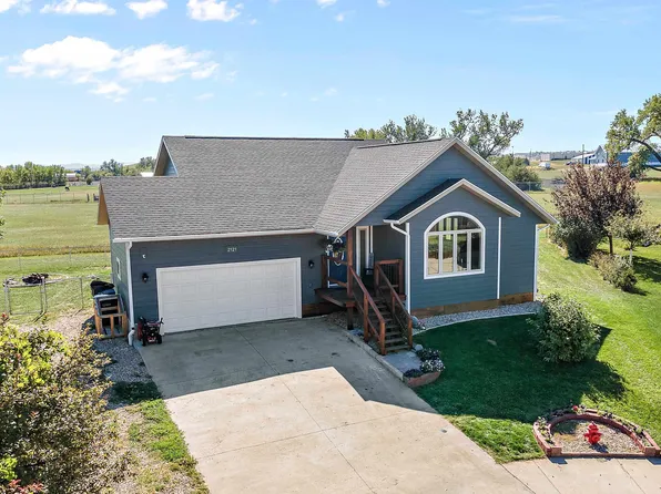 2121 Pauline Cir, Belle Fourche, SD 57717