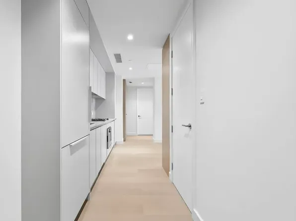 250 East 25th Street image 14 of 27