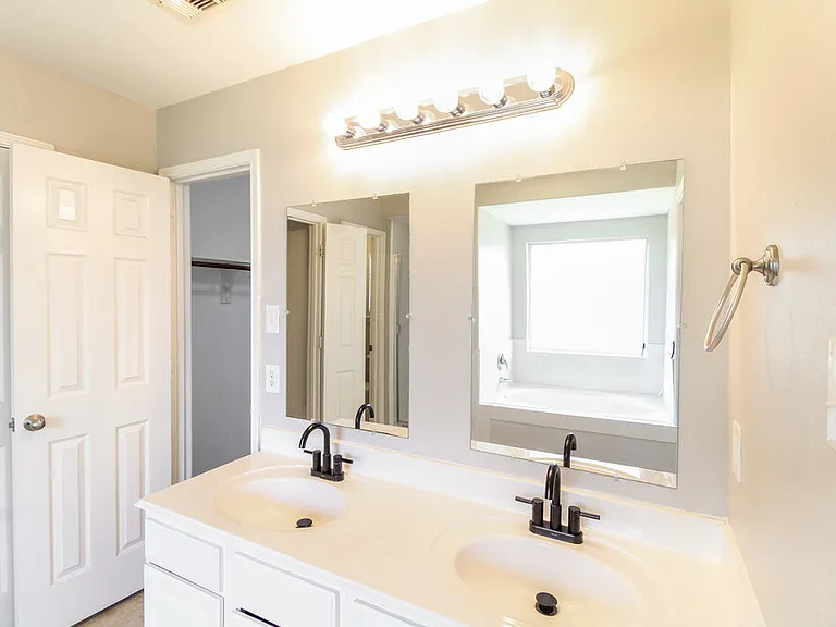 3705 Burwood Ct — Photo 10