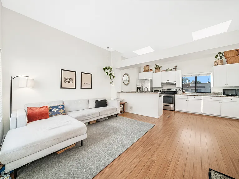 61 Pearl — Photo 3