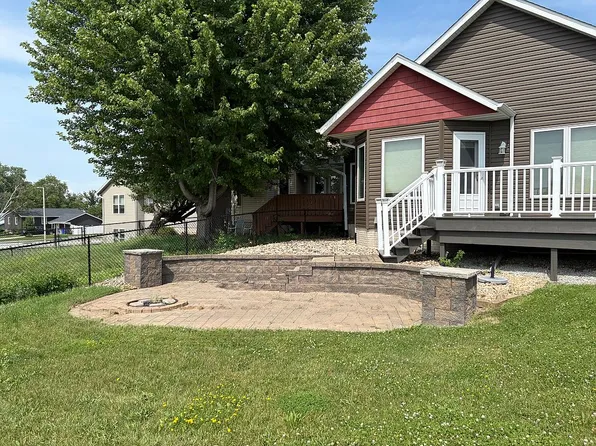 4117 Lark Ct NE, Cedar Rapids, IA 52402
