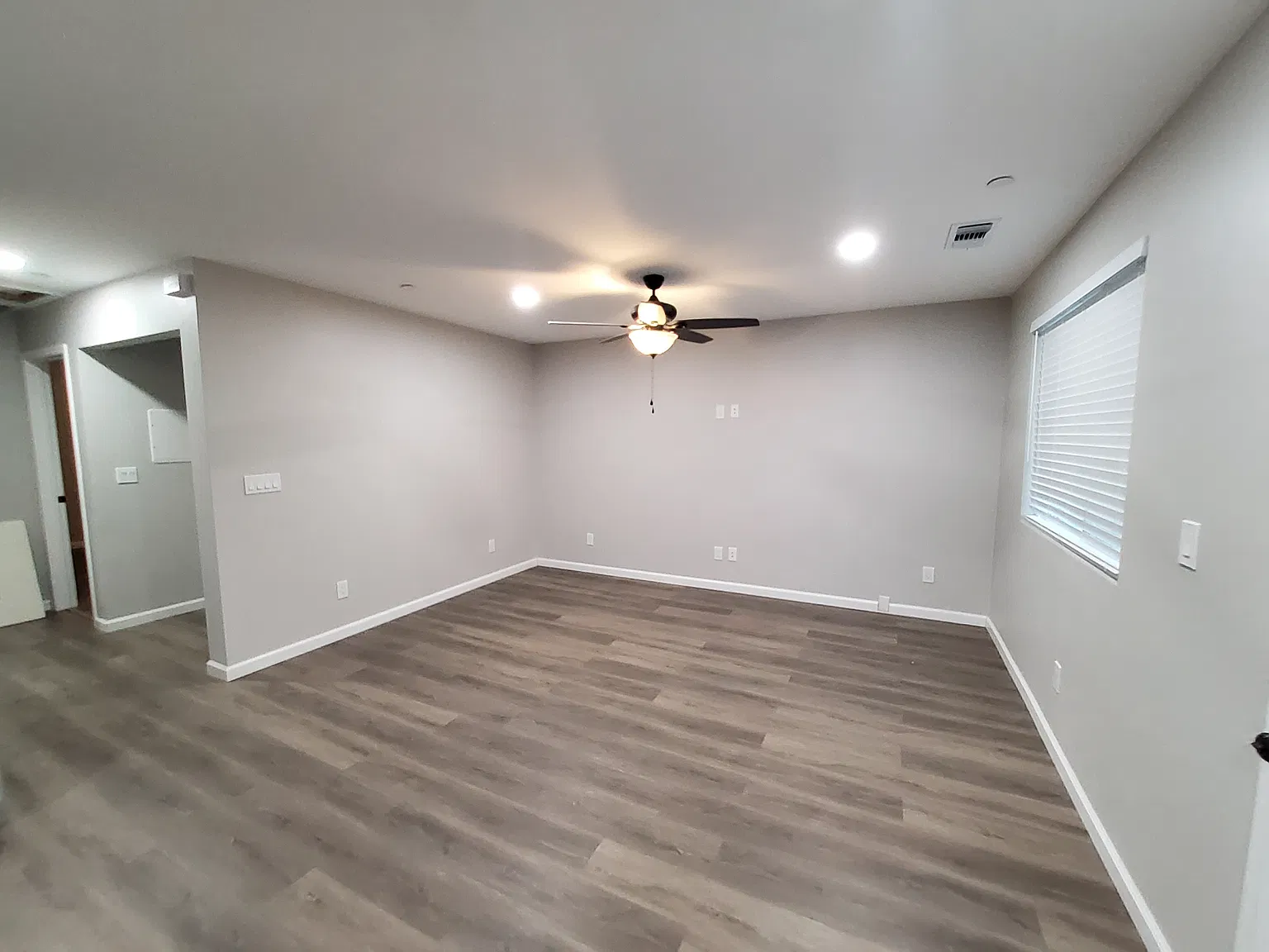 2 bed, 850 sqft, $1,900 — Photo 2