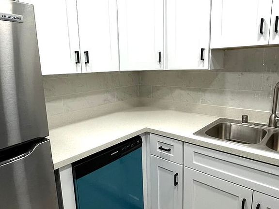 3rd image of 1800 Rexford Dr APT 5