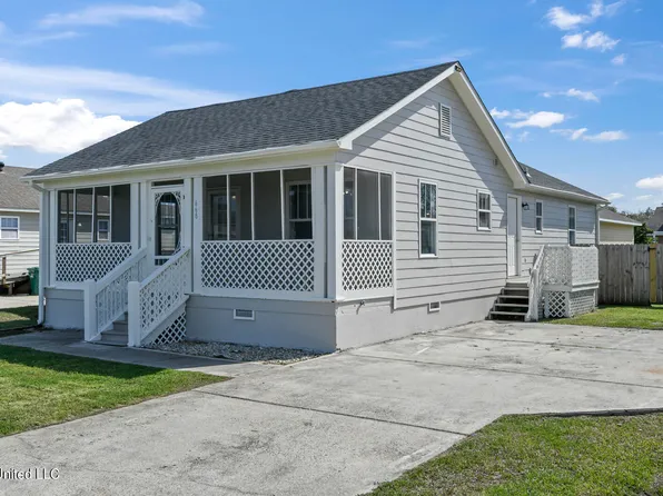 668 Union St, Bay Saint Louis, MS 39520