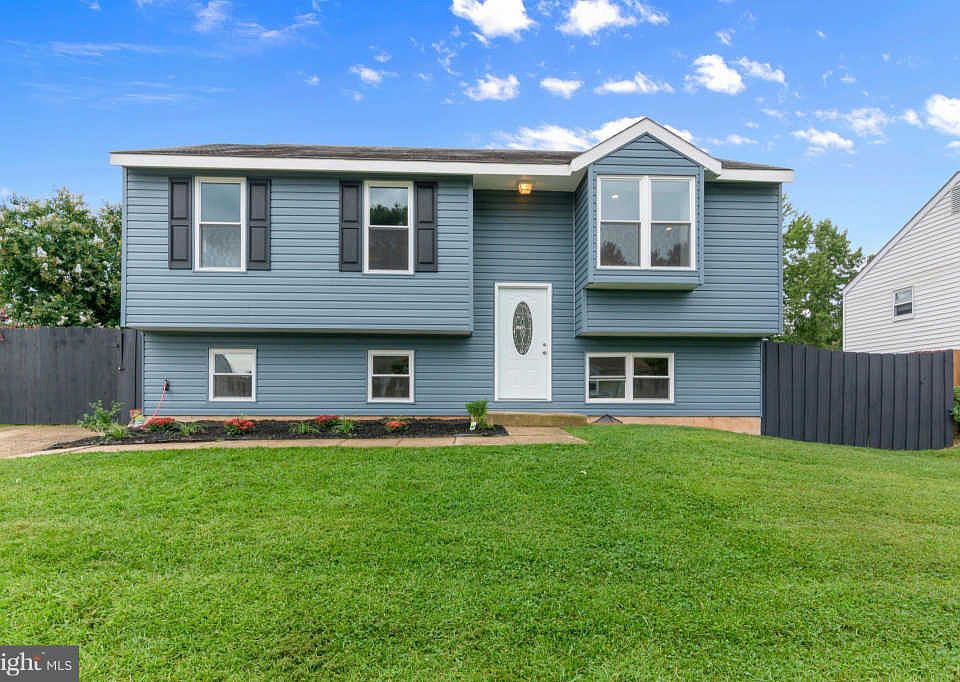 1st image of 315 Alexis Dr