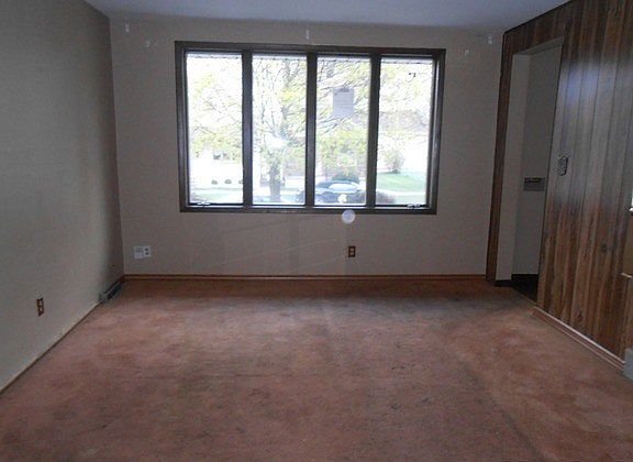 3rd image of 13352 S Carondolet Ave
